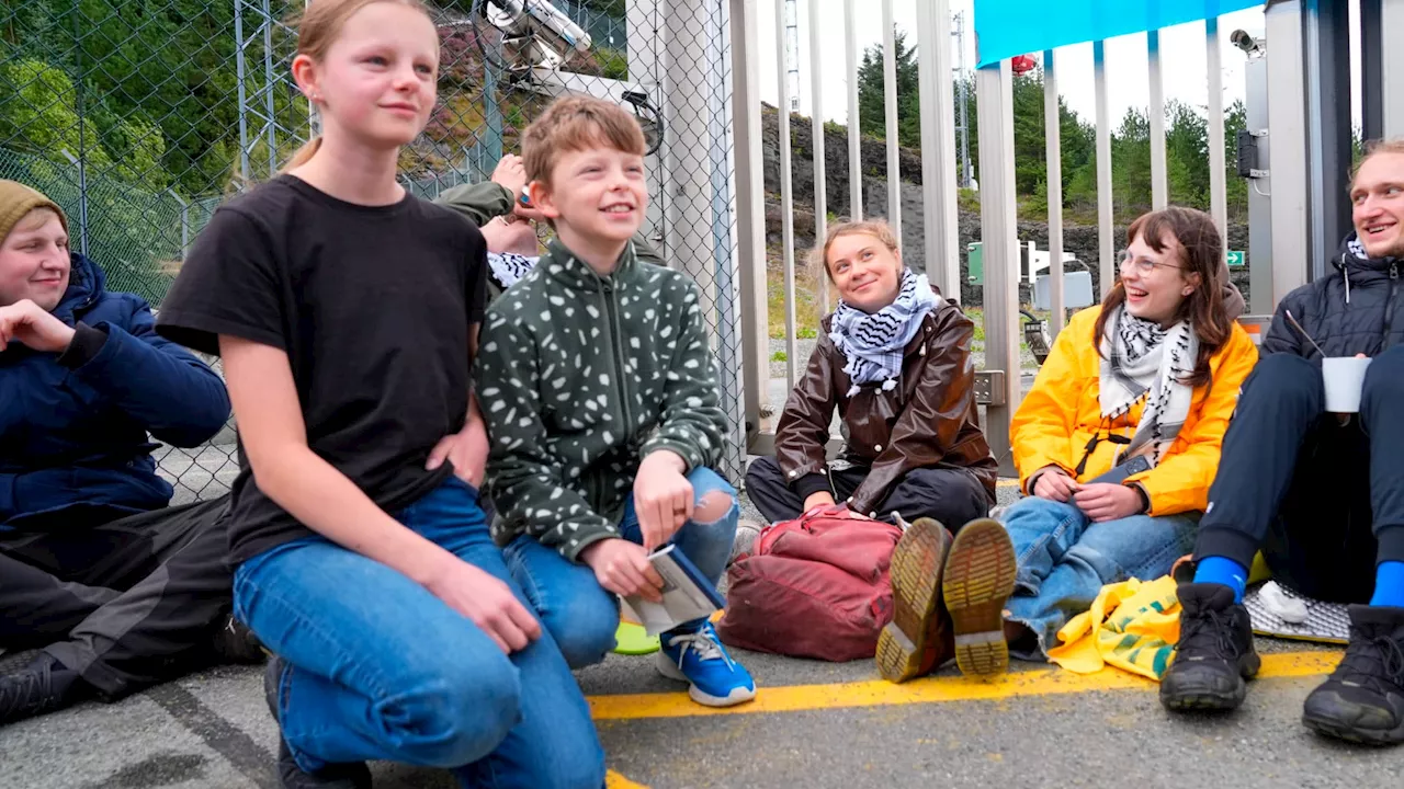 Norvège: Greta Thunberg et des manifestants tentent de bloquer une usine de traitement d'énergies fossiles