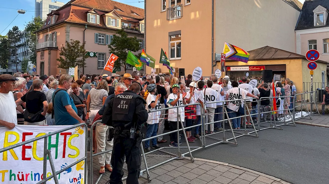 Erlangen: 200 Menschen protestieren gegen Rechtsextremismus