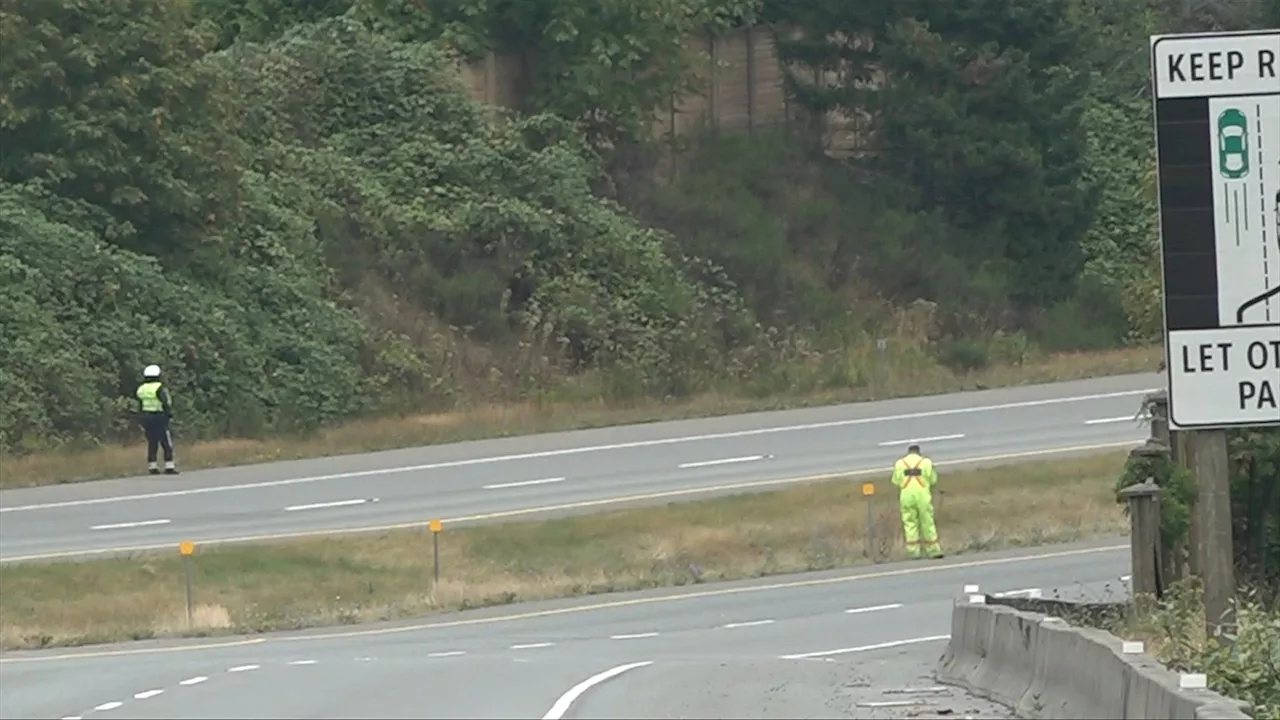 RCMP temporarily shut down busy Nanaimo highway to review fatal crash scene