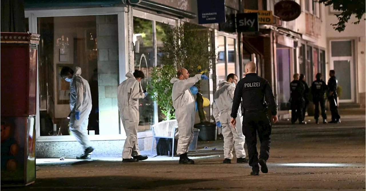 Drei Tote nach Messerangriff auf Stadtfest in Solingen: Täter entkommt, Fahndung läuft