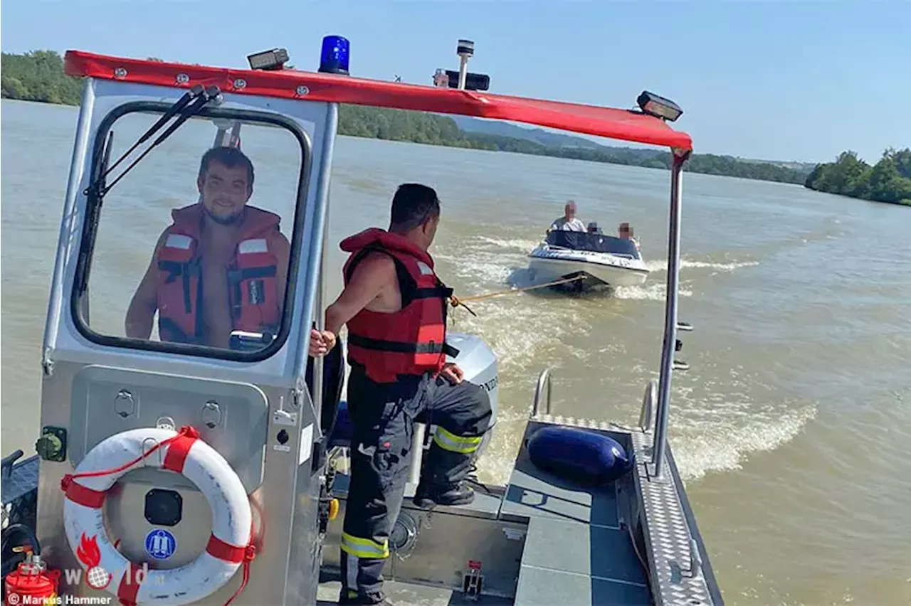 Oö: Bootsbergung nach Motorschaden auf der Donau bei Alkoven