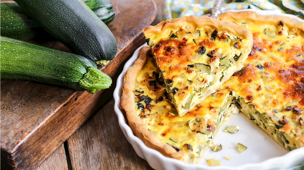 Diese Zucchini-Feta-Quiche schmeckt heiß und kalt: Rezept für den herbstlichen Ofen-Klassiker