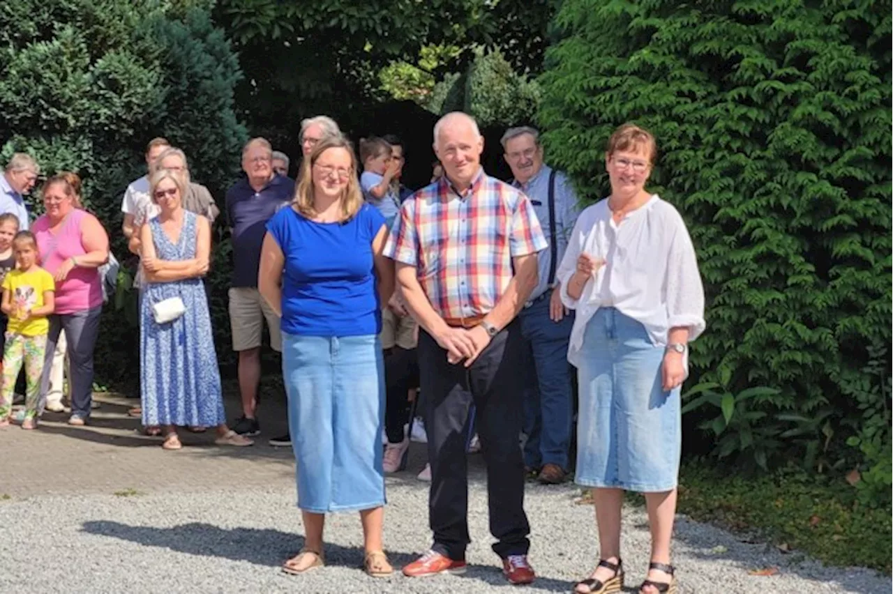 Ruim 250 trouwe klanten wuiven slagersfamilie Vandekeere uit die na 65 jaar de winkel sluit