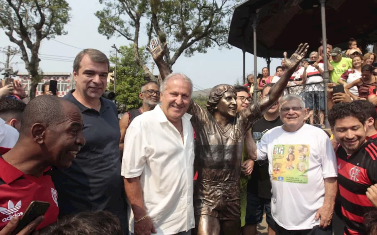 Escultura em homenagem a Zico é inaugurada em Quintino: 'Local onde tudo começou'