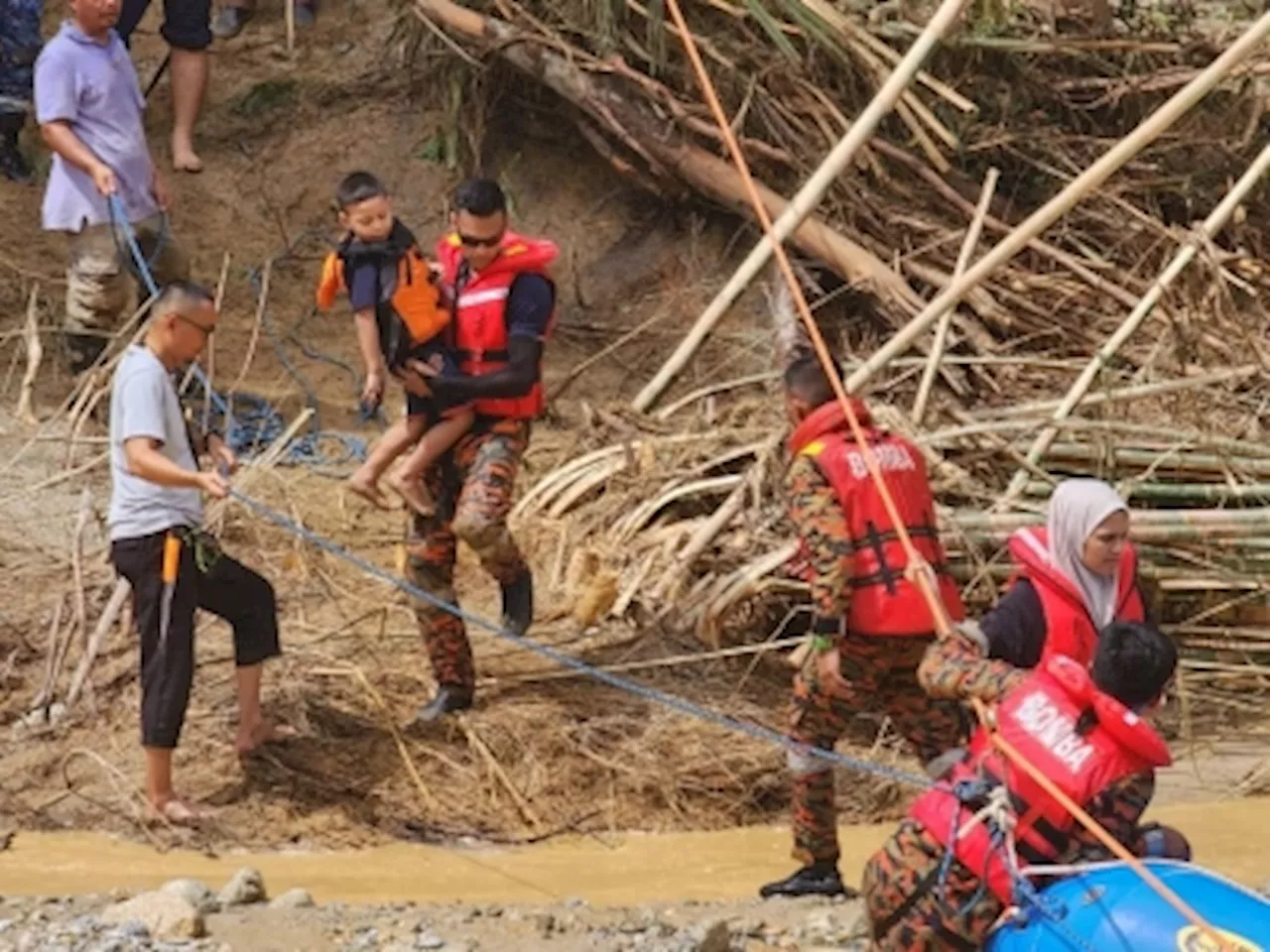 Water surge: Fire Dept confirms rescue of 21 stranded at Risda Eco Park Resort in Perak