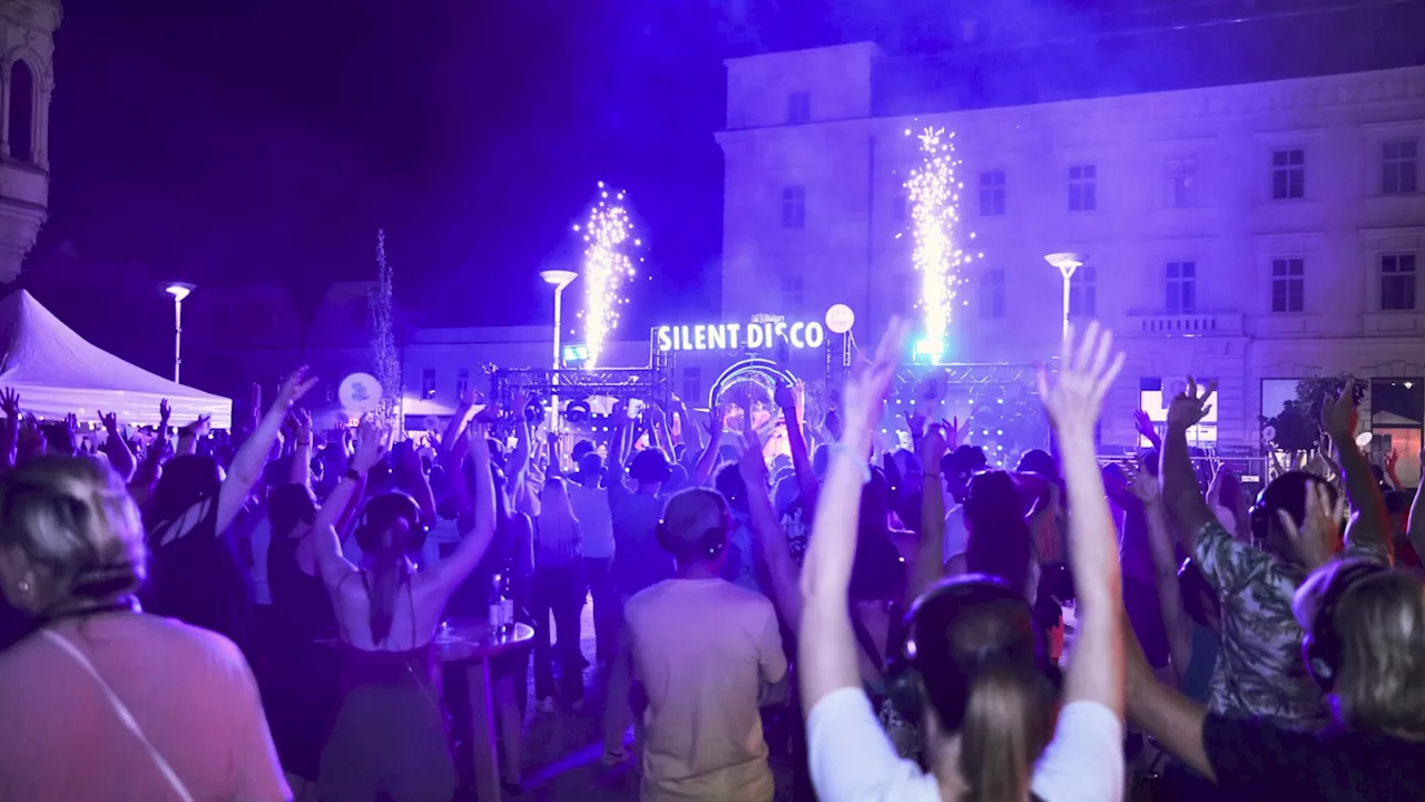 350 Besucher tanzten in Korneuburg bei der „Silent Disco“