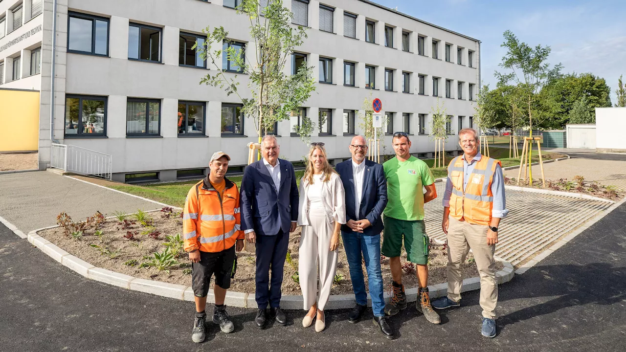 „Grüner Parkplatz“ vor der NMS-Wirtschaft & Technik in Wiener Neustadt