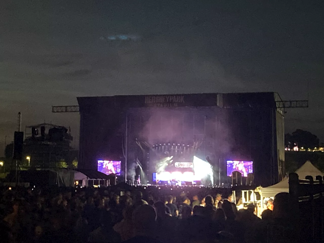 Rock group’s singer lead crowd in prayer during Hersheypark Stadium concert