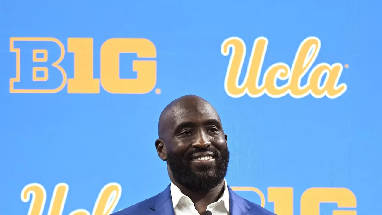 UCLA Football: DeShaun Foster Inducted Into Alma-Mater's Athletic Hall-of-Fame