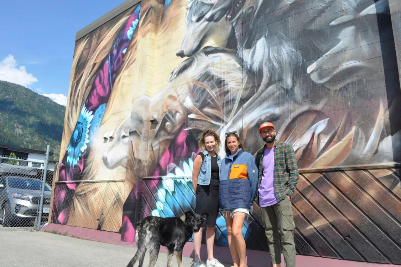 New mural in Nelson challenges community to reconsider wolves