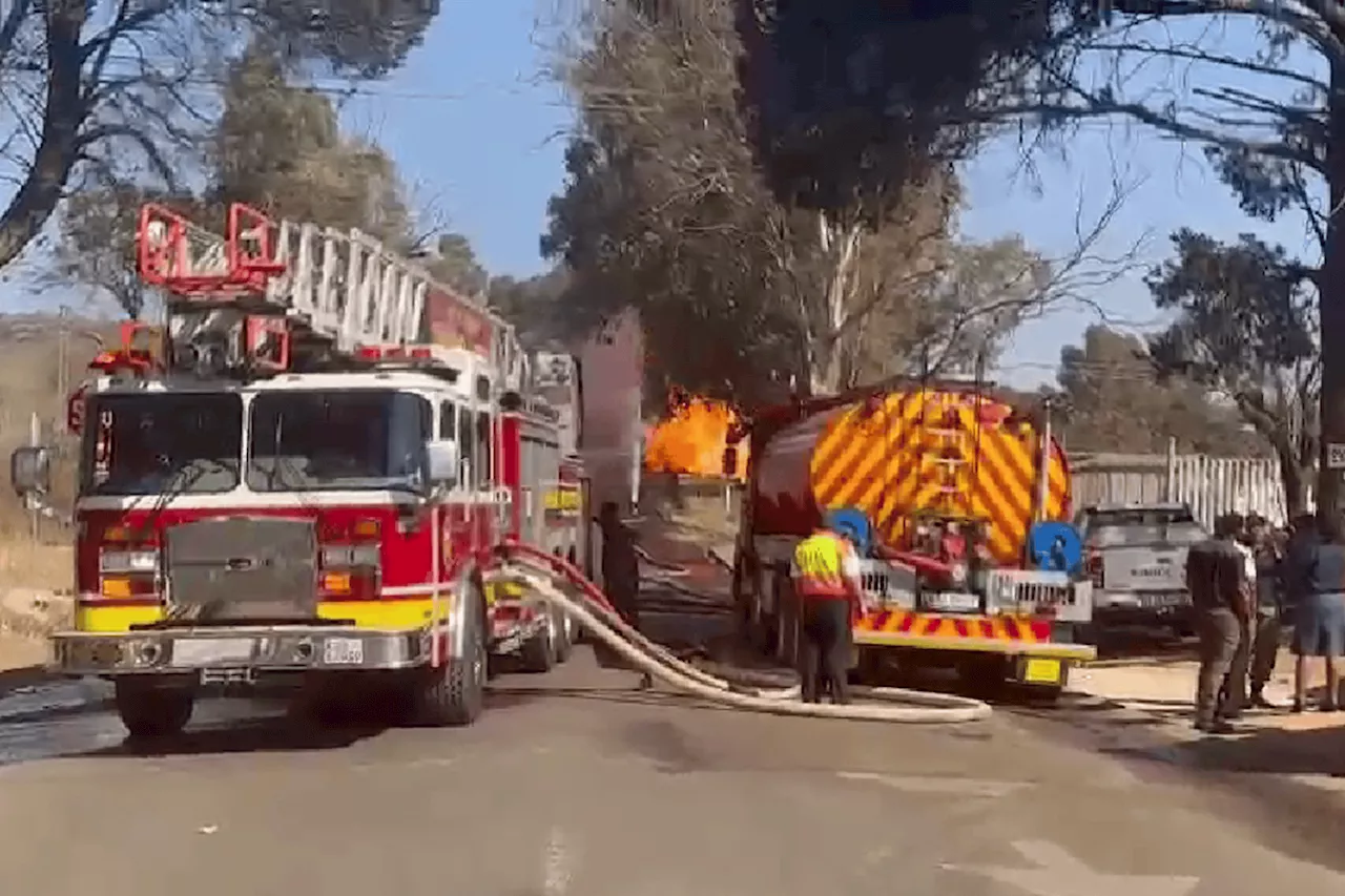 Probe into gas pipeline blaze as 2 500 cops are evacuated