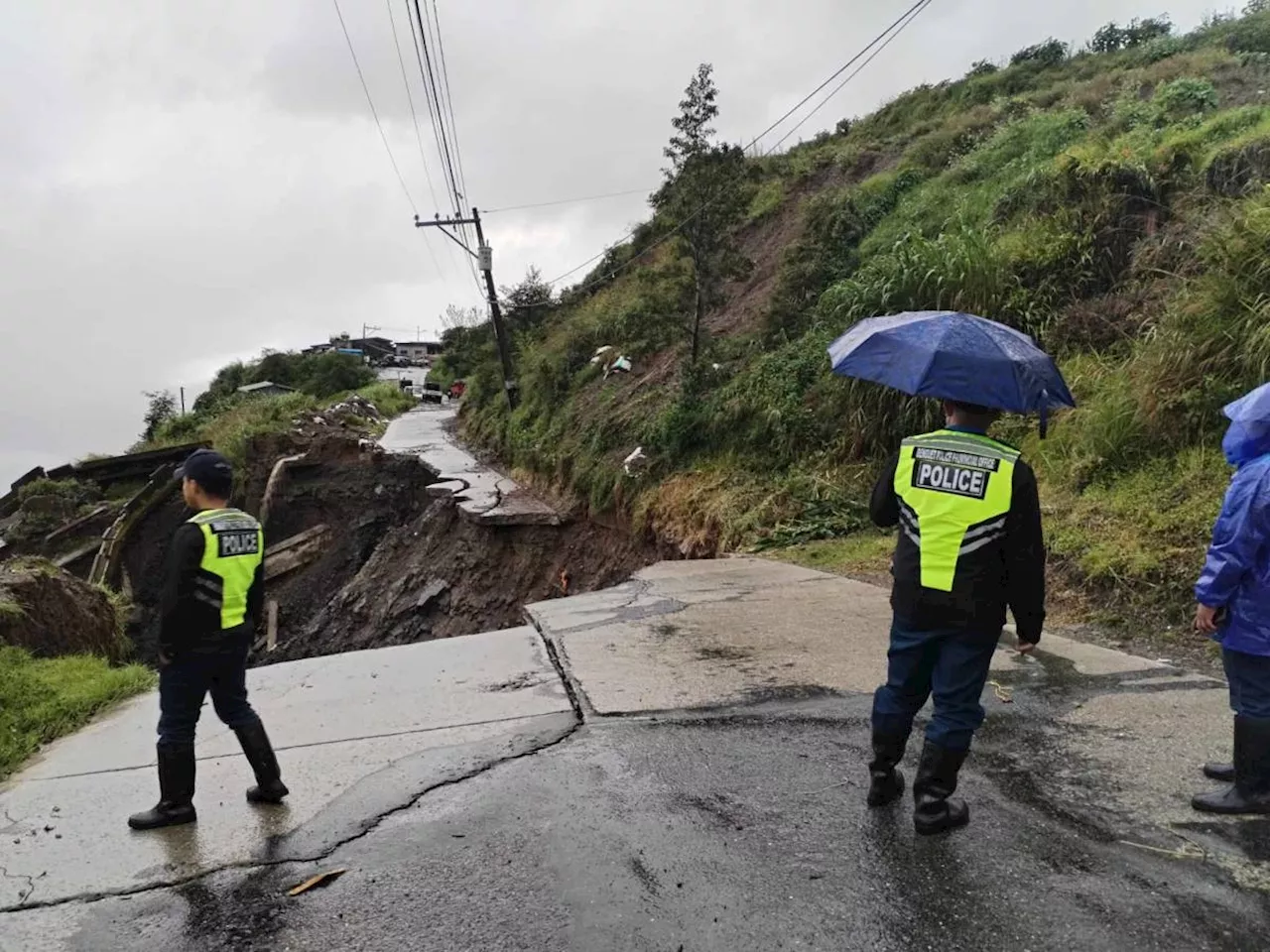 Farmers, commuters urge road repair