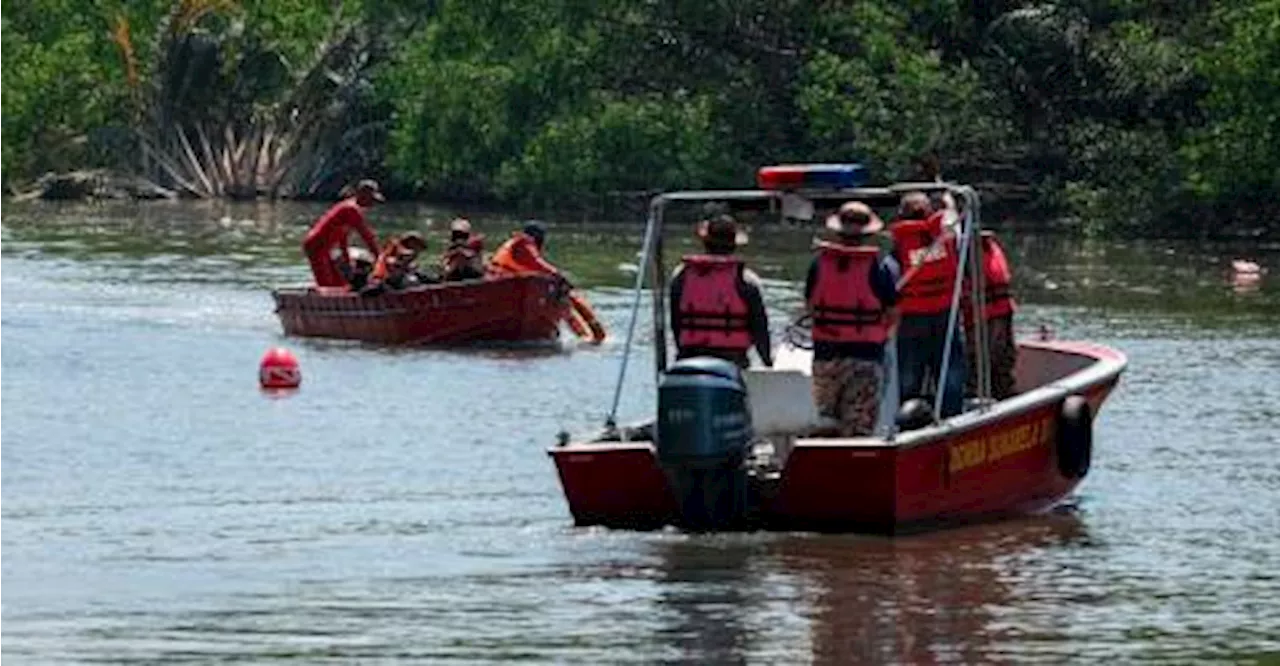 Slim River water surge: Firefighters rescue nine trapped victims in Kg Pasir