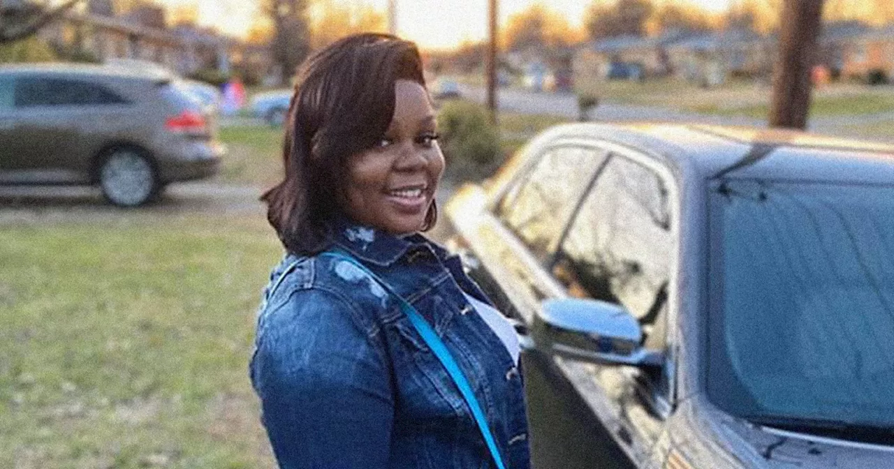 Kentucky Judge Dismisses Some Charges Against 2 Former Officers Connected to Breonna Taylor’s Death