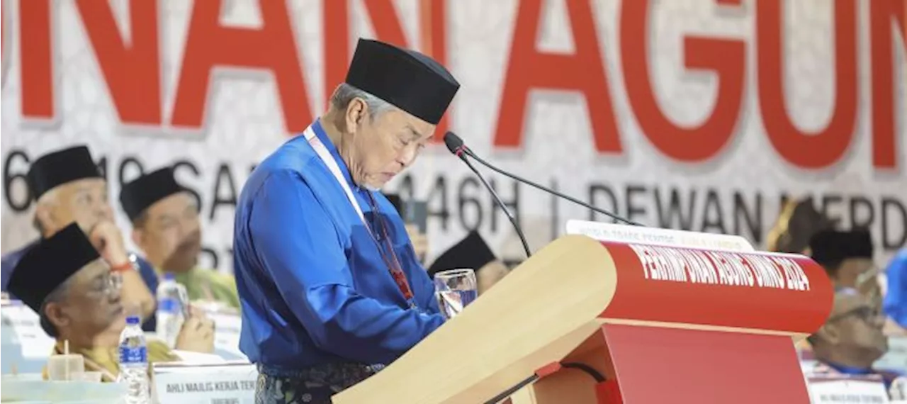 Ahmad Zahid deklamasikan puisi khas kepada Najib