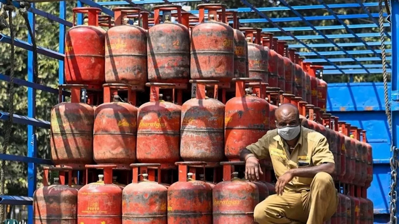 Free Cylinder: ರಾಜ್ಯದ ಜನರಿಗೆ ಬಂಪರ್‌ ಆಫರ್‌! ಸಾಲು ಹಬ್ಬಗಳ ಸಲುವಾಗಿ ಮನೆ ಮನೆಗೂ ಉಚಿತ ಸಿಲಿಂಡರ್‌?