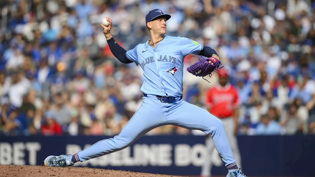 Blue Jays pitcher Chris Bassitt supports teammate Bowden Francis with handmade sign