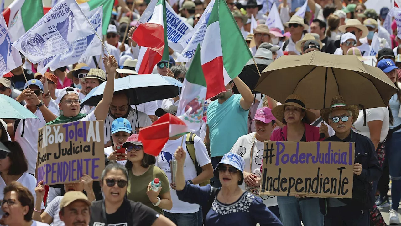 Protesters against judiciary overhaul plan urge Mexican president to 'respect democracy'