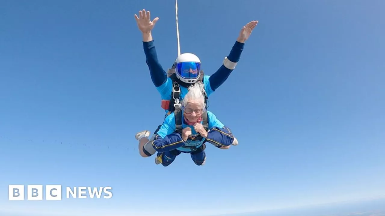 102-year-old Manette Baillie becomes Britain's oldest skydiver