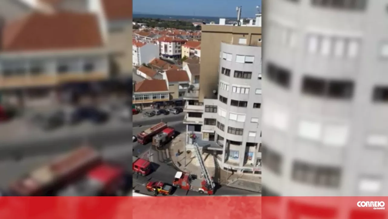 Incêndio deflagra em prédio no Seixal