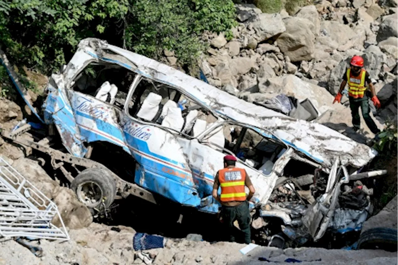 Pakistan: au moins 36 morts dans deux accidents de bus