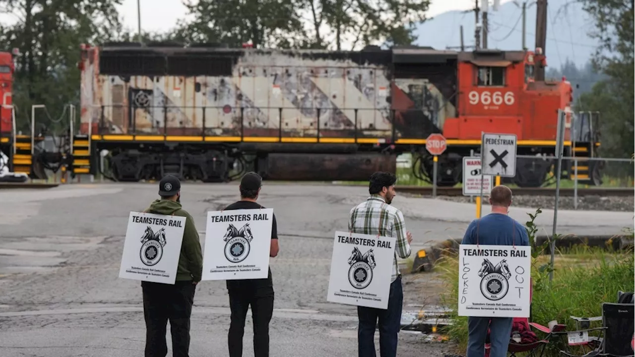 Alberta premier, cabinet ministers issue joint statement supporting binding arbitration in rail worker strike