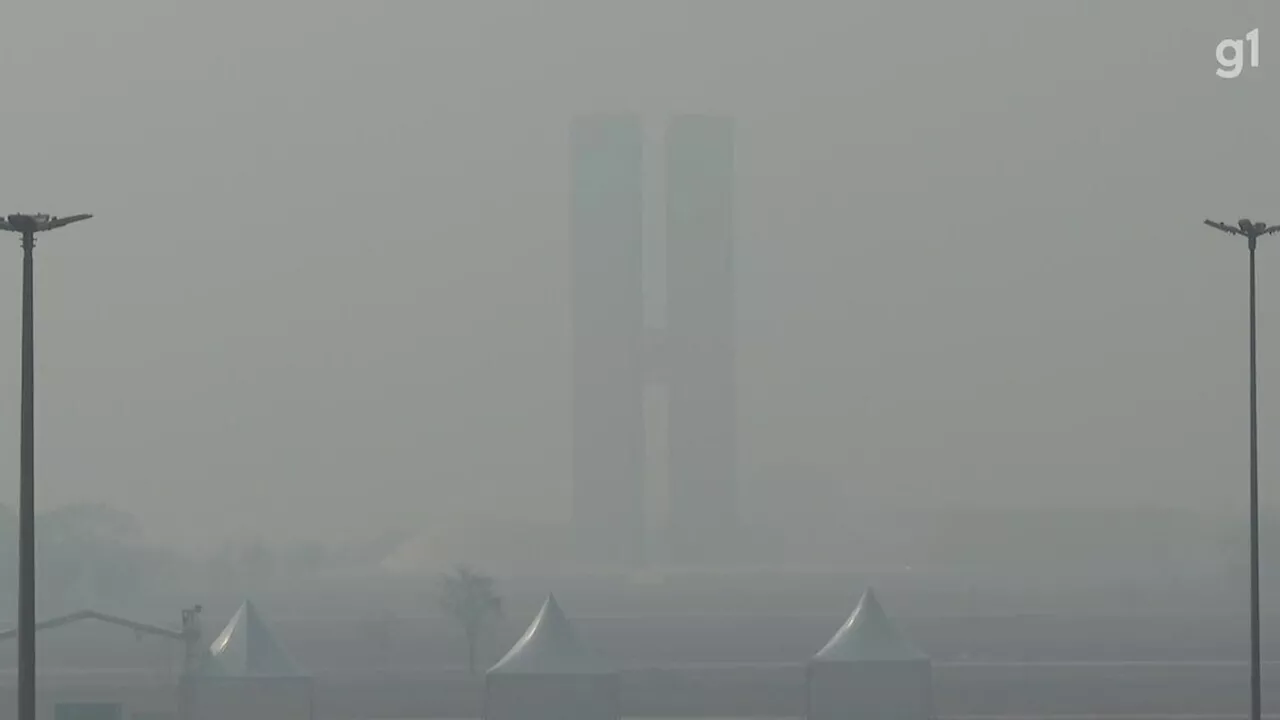 Brasília amanhece coberta por fumaça neste domingo (25); veja FOTOS e VÍDEOS