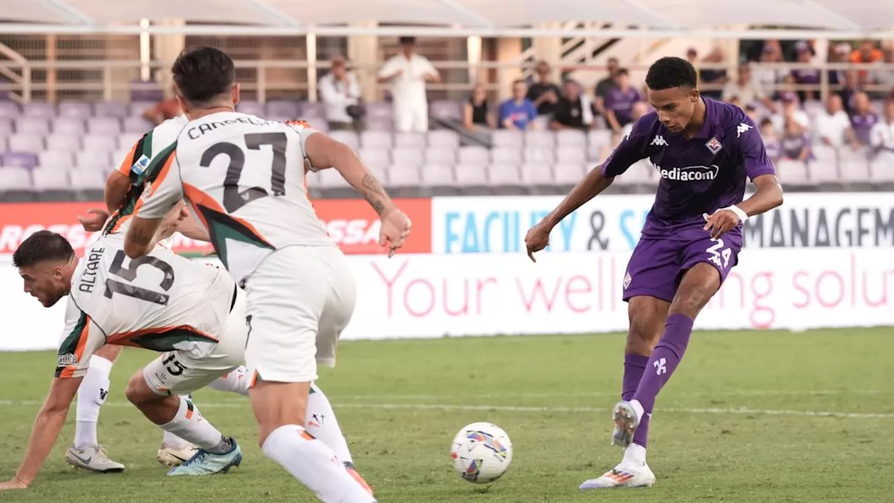 La Fiorentina non segna, il Franchi fischia. Il Venezia ringrazia Joronen e strappa il primo punto