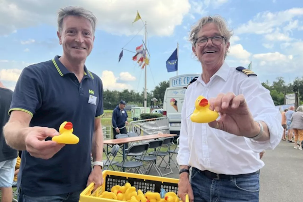 Badeendjes racen tijdens 25ste Havenfeesten