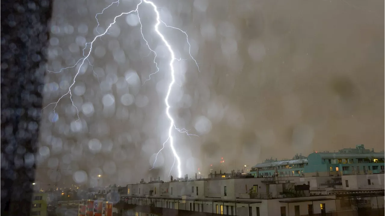 Viel Regen in kurzer Zeit - Unwetter im Anmarsch – Kaltfront bringt Gewitter-Walze