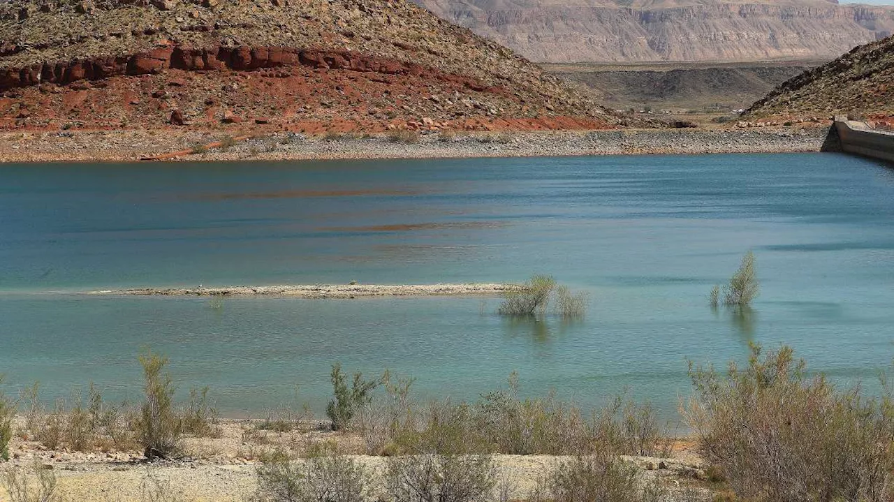 Officials identify man who died falling off paddle board in southern Utah