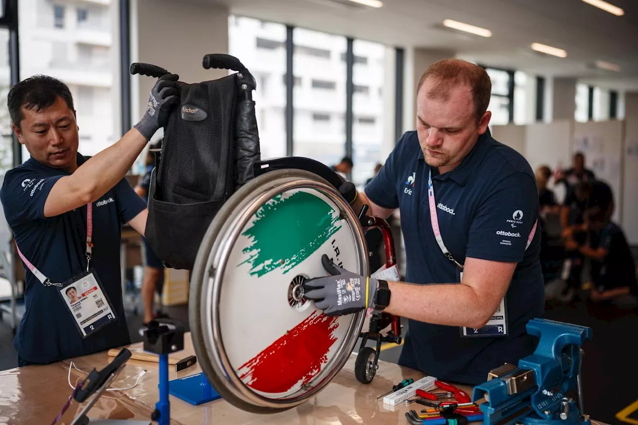 Prothèses et fauteuils roulants, au Village paralympique tout se répare