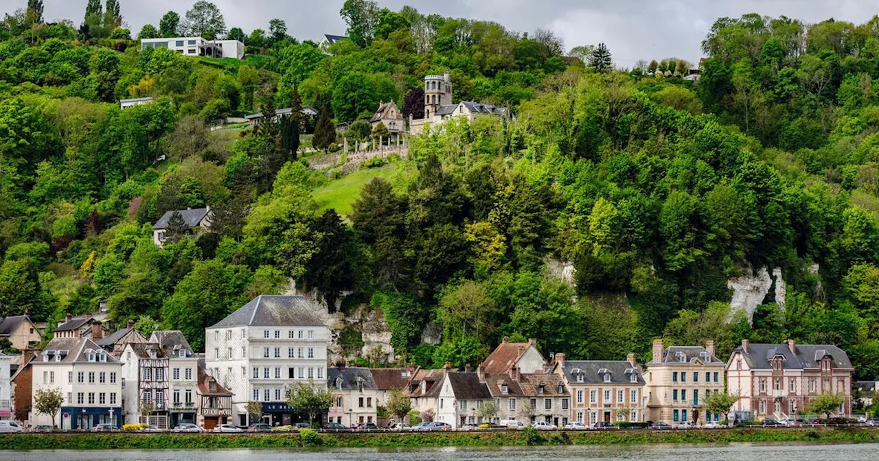 Sur les rives de la Seine à Rouen, ville de départ de la 55e Solitaire du Figaro-Paprec