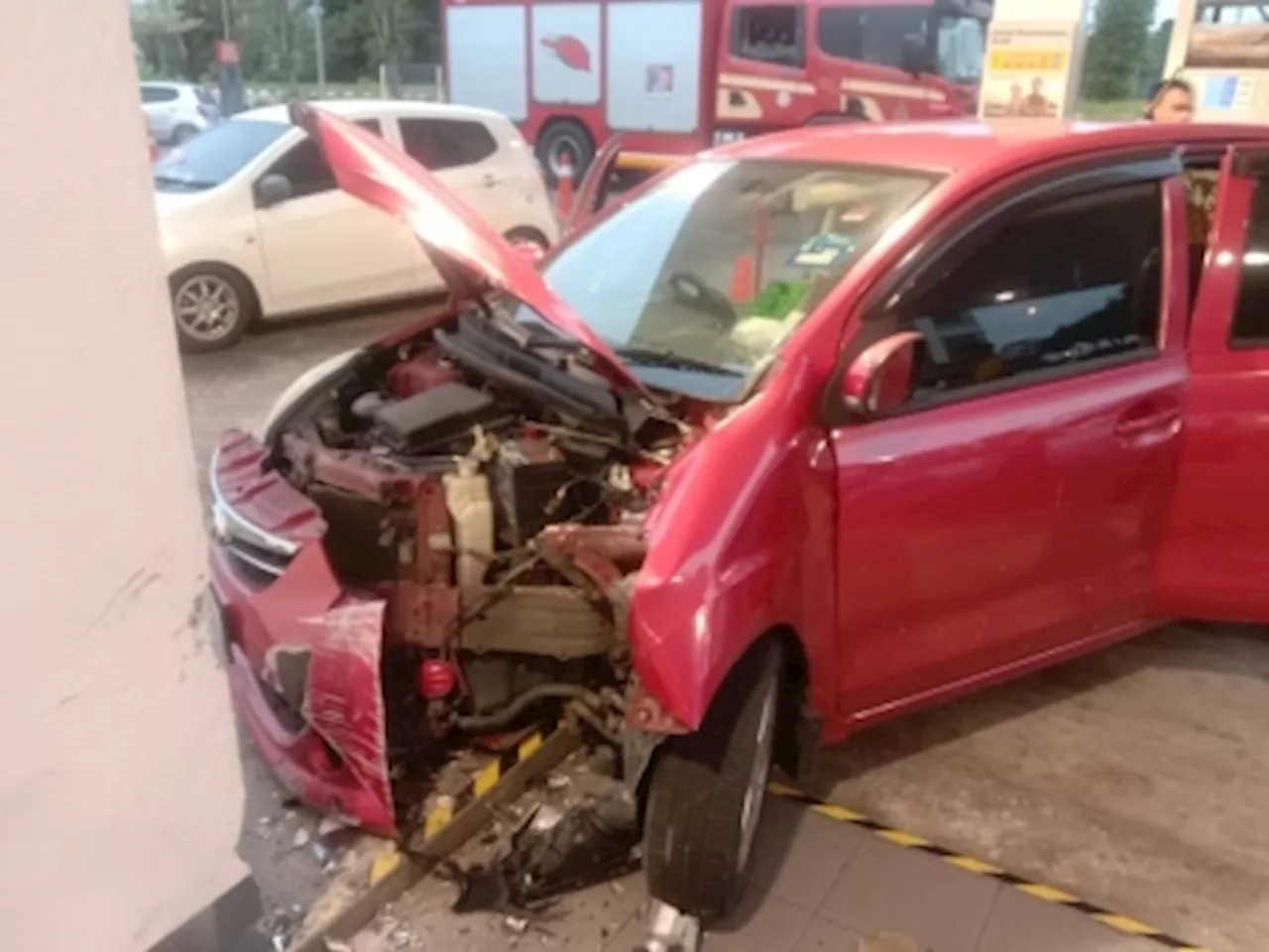 Woman sustains minor injuries after car crashes into fuel station wall in Kuching