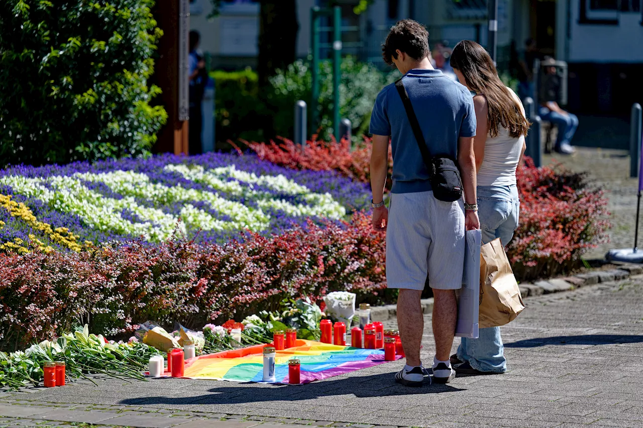 Islamic State group claims responsibility for knife attack that killed 3 in Solingen, Germany