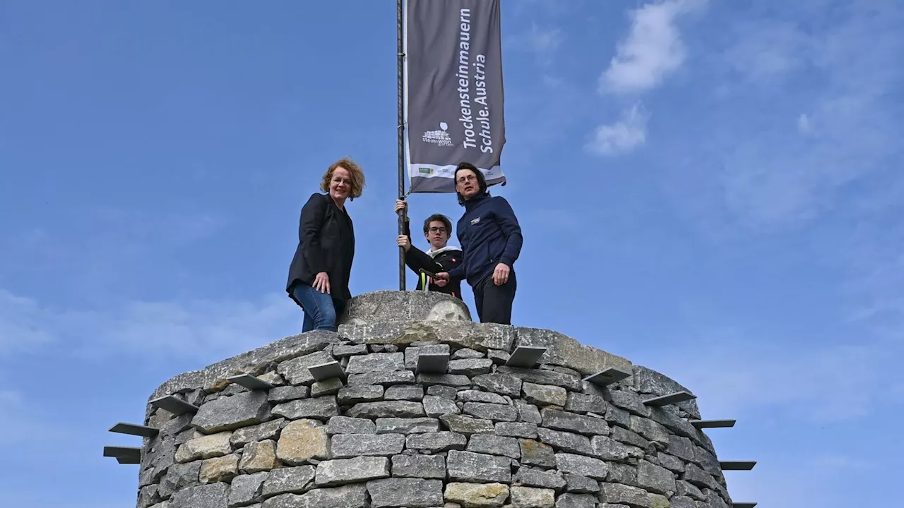 Steinturm der Kremser Weinbauschule wurde fertiggestellt