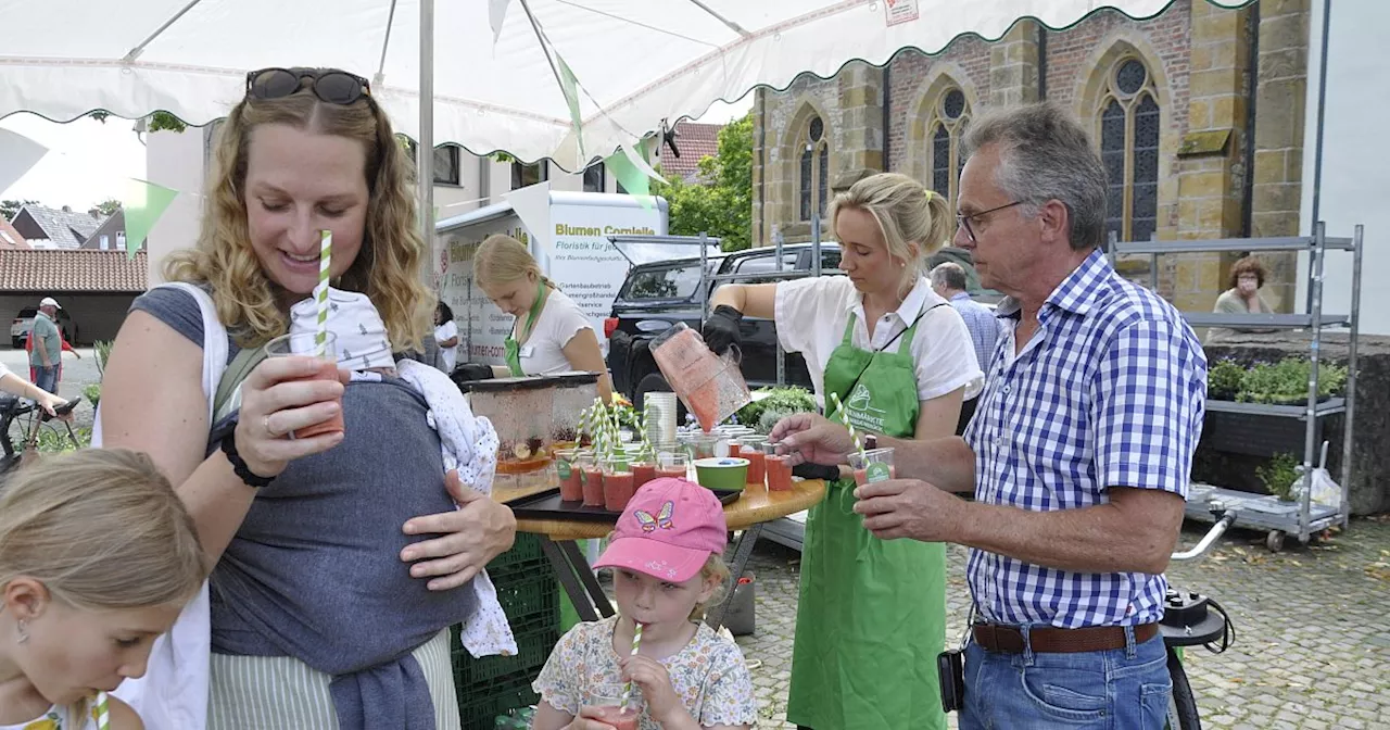 Mit vielen Fotos: Neuer Flohmarkt im Kreis Gütersloh lockt Käufer und Verkäufer an