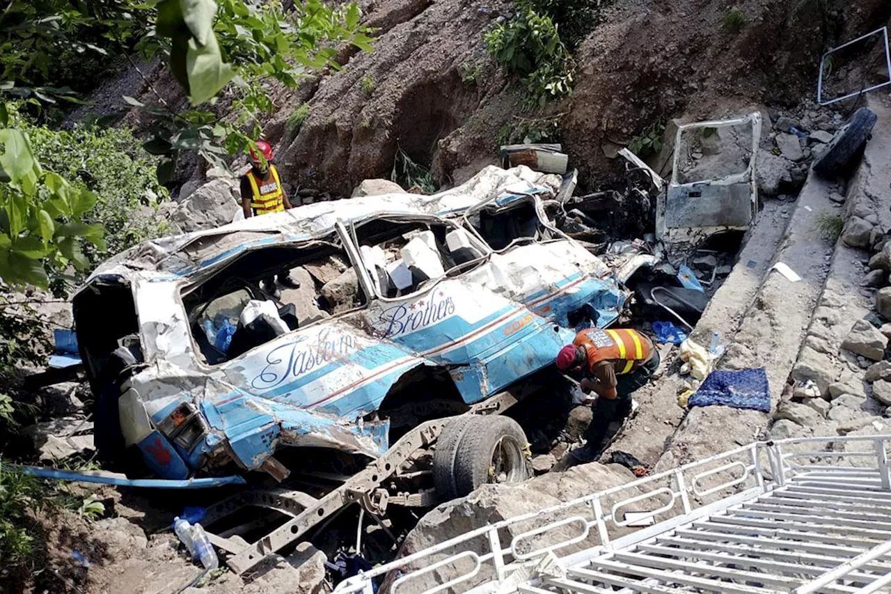 2 separate bus accidents in Pakistan leave at least 35 people dead, officials say