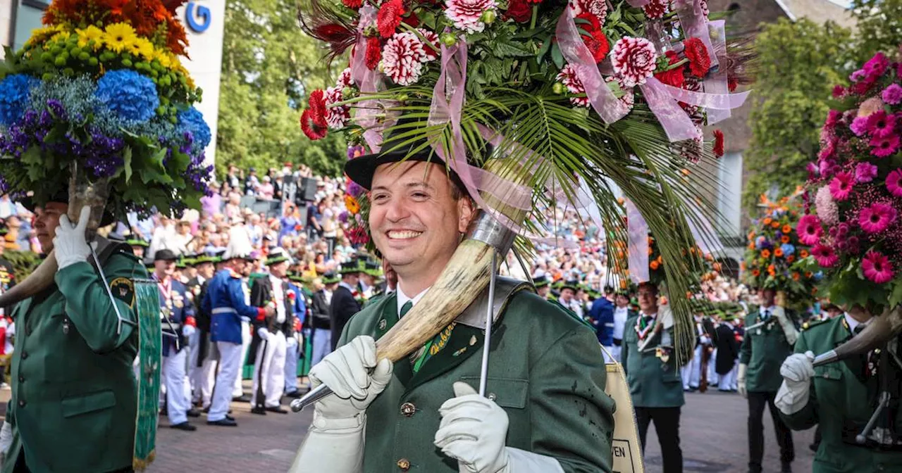 Schützenfest Neuss 2024: Die Königsparade am Sonntag - Fotos in einer Bilderstrecke XXL