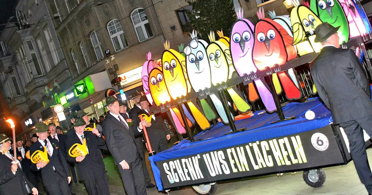 Schützenfest Neuss 2024: Woher stammt der Brauch des Fackelzugs?