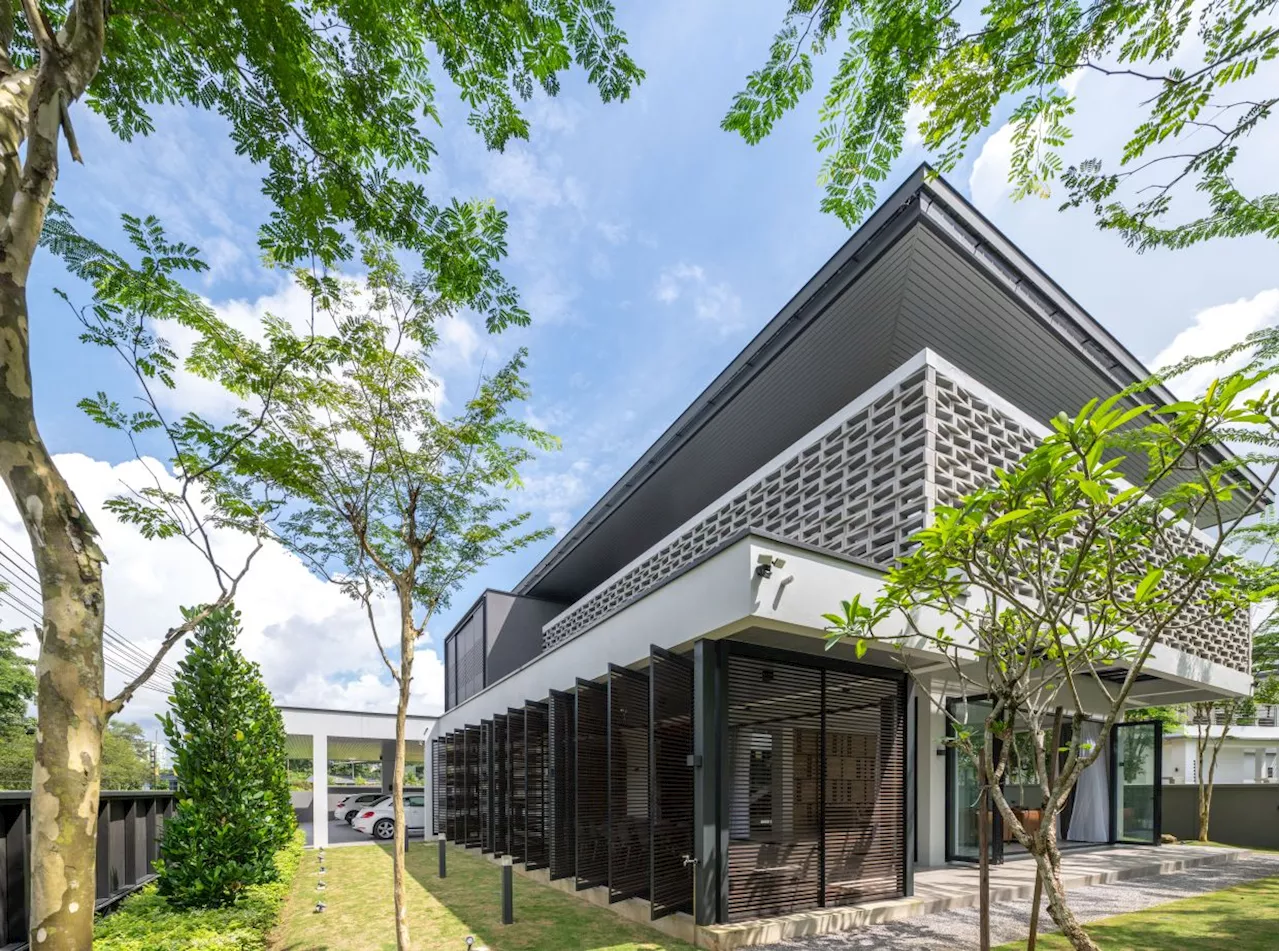 Malaysian award-winning home in Kuching features veiled facade, indoor water feature