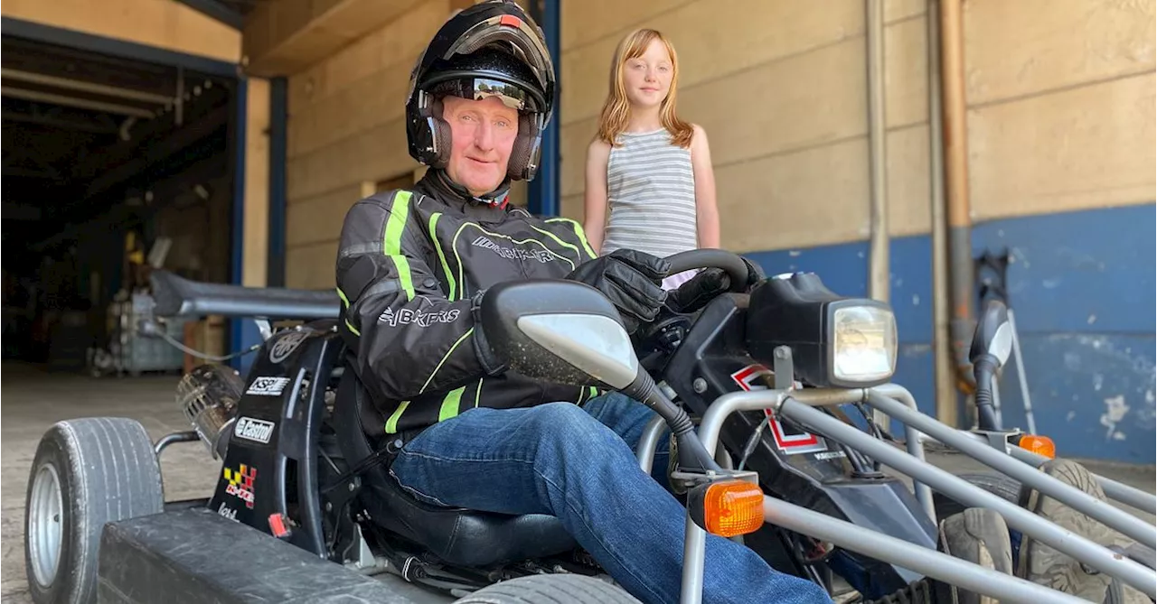 Ronnie kör gokart på motorväg: ”Poliser tror att det är olagligt”