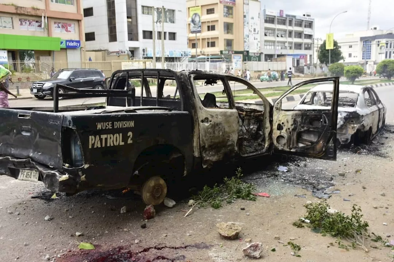 ‘Two officers killed’, vehicles burnt as Shi’ites, police clash in Abuja