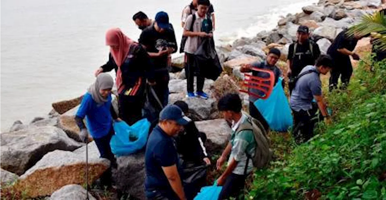 500 kg of plastic waste collected in Kuala Sungai Baru coastal areas