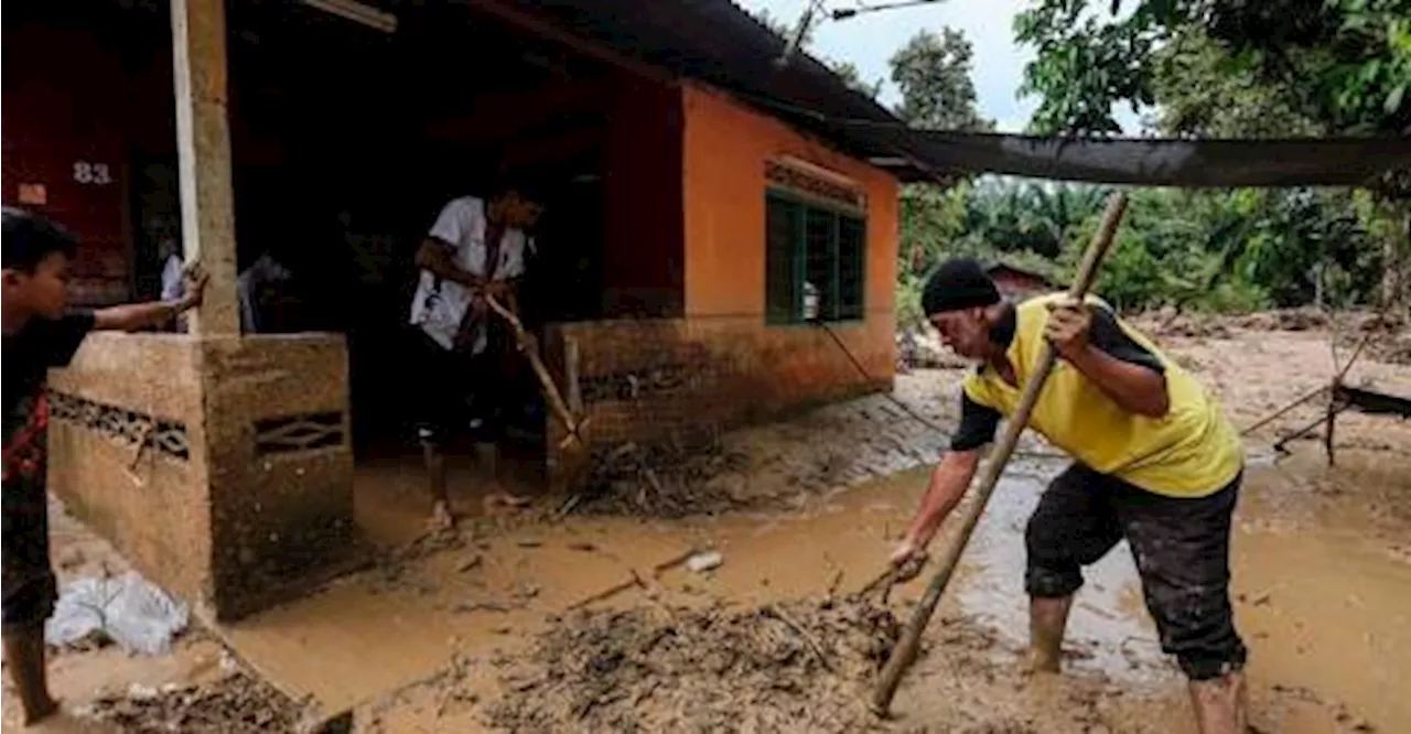 Ulu Slim residents begin cleanup work after severe mudslide