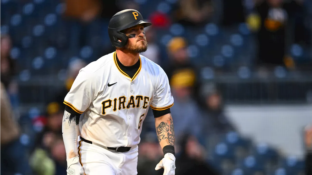 Grandal's walk-off homer sends Pirates to win over Reds