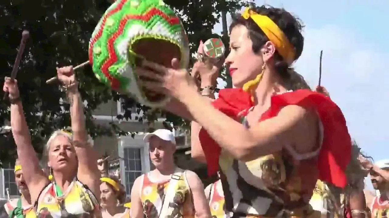 El carnaval de Notting Hill celebra su segunda jornada ante la vigilancia de miles de agentes