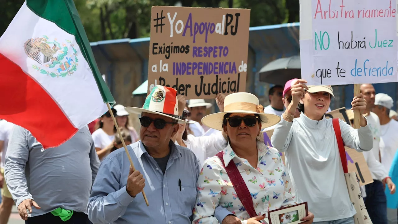 Protesters against judiciary overhaul plan urge Mexican president to 'respect democracy'