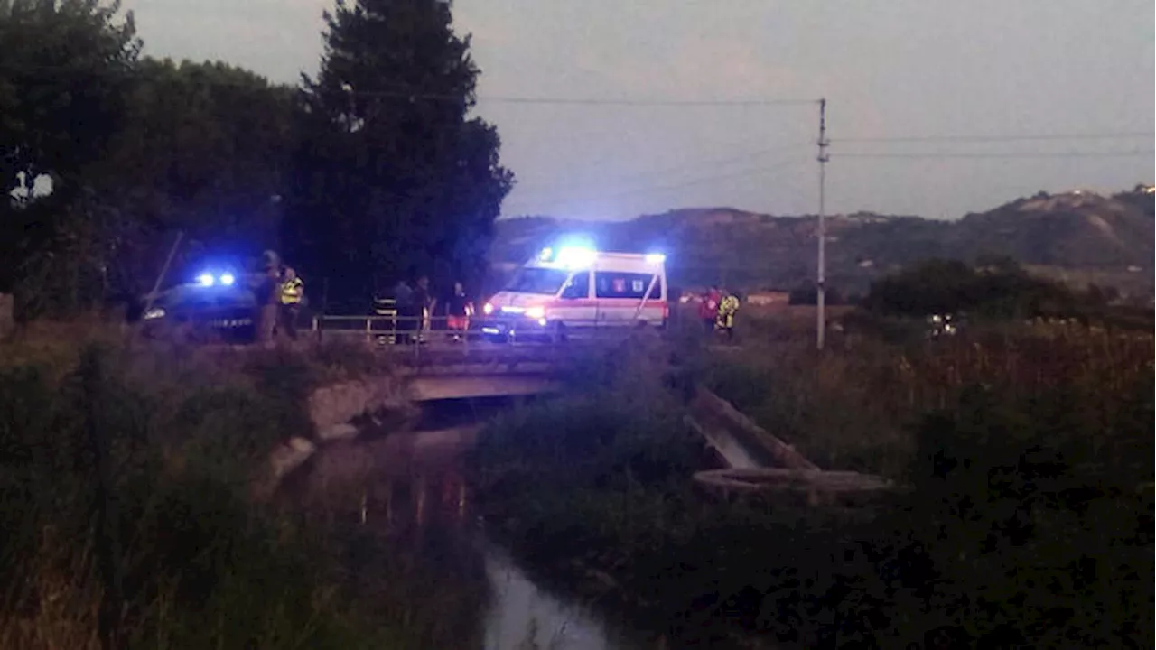 Bimbo sfugge ai genitori e annega nel canale, aperto un fascicolo