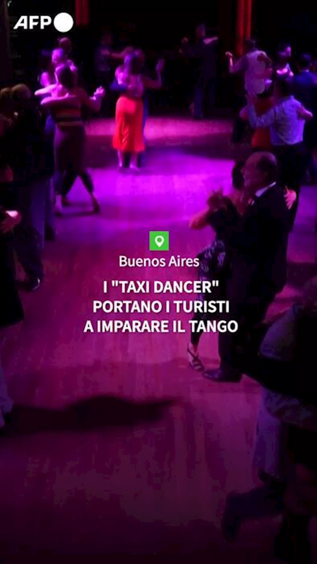 Buenos Aires, i 'taxi dancer' portano i turisti a imparare il tango